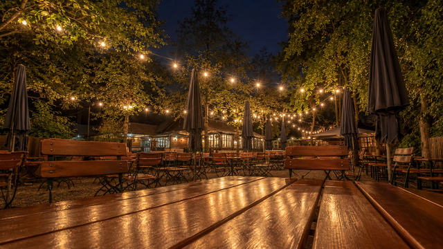 Biergarten, Hotelterrasse & Außenbereich: Lichtplanung für die Gastronomie im Sommer