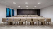 Arkoslight Deckeneinbauleuchte Deep, weiss, moderne Anwendung im Konferenzraum