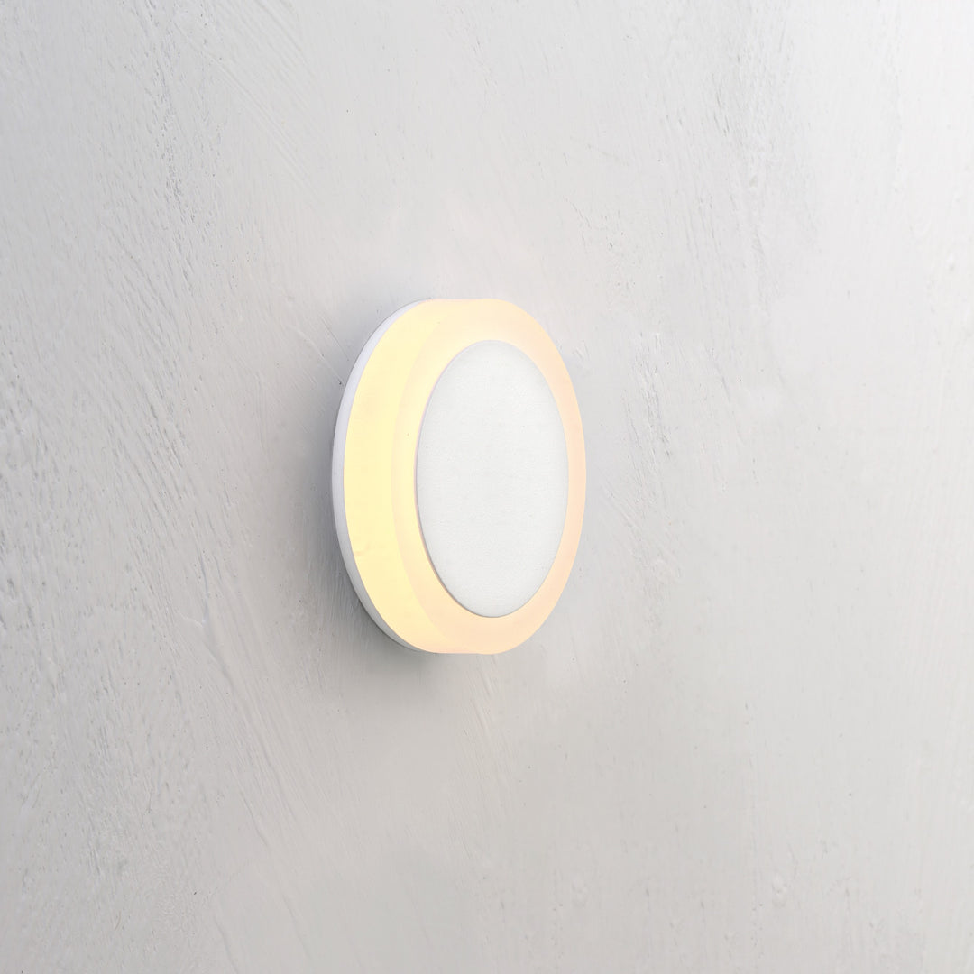 Un spot encastré, blanc