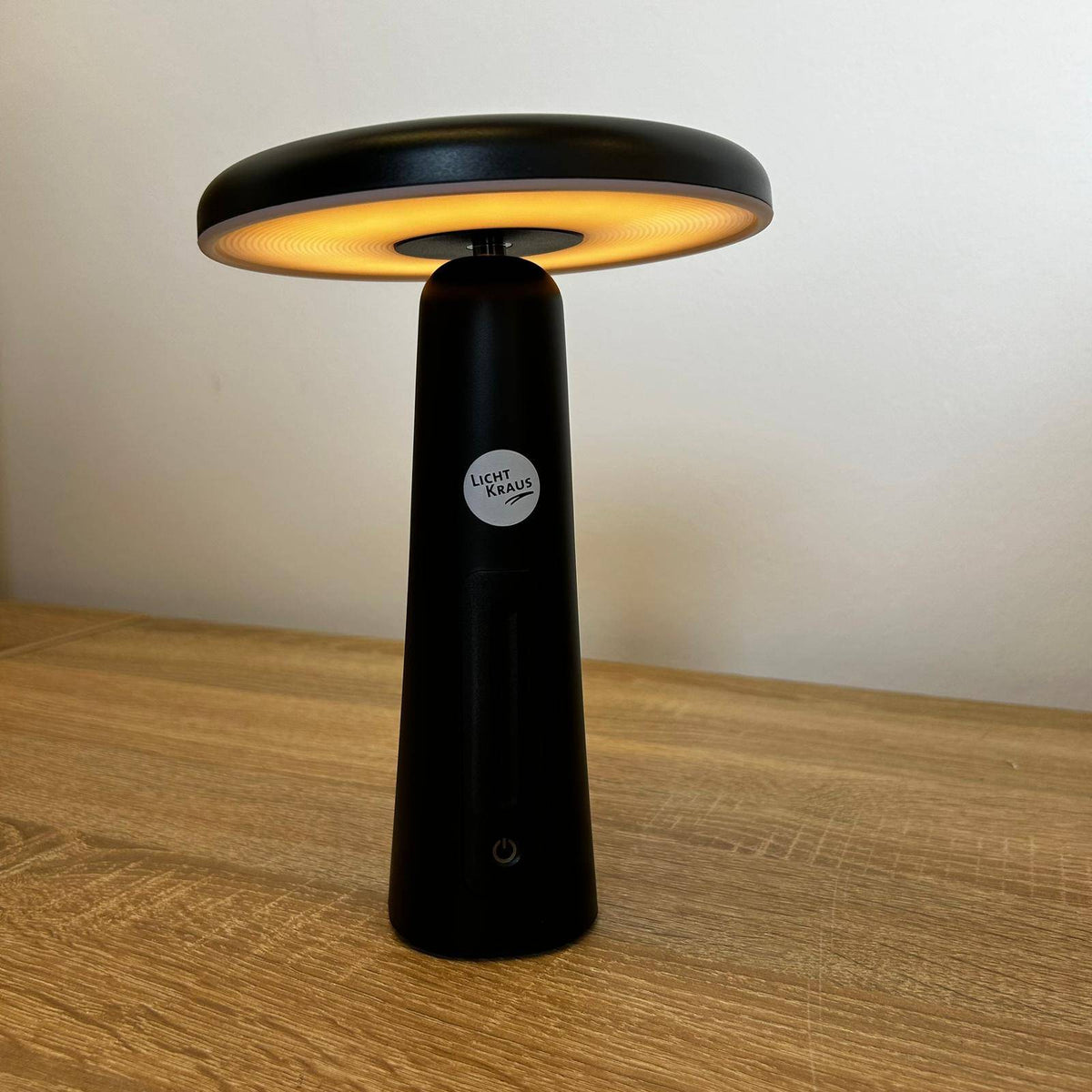 Lupia Licht, Akku-Tischleuchte Fip, Schwarz, Produktbild eingeschaltet