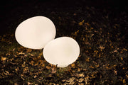 Foscarini, Aussenkugelleuchte Gregg, Raumbild Außenbereich Nacht