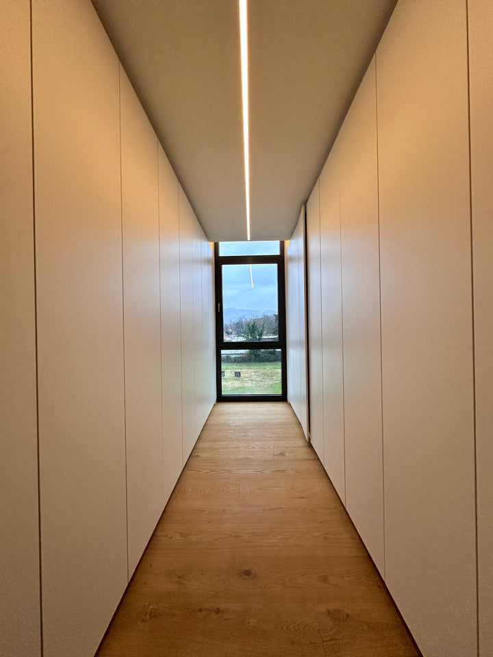 Profilé de plâtre à aile LED en version mince et sans bordure