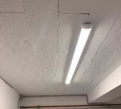 Flatline ceiling light