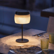 Solarleuchte Lolie im abendlichen Ambiente