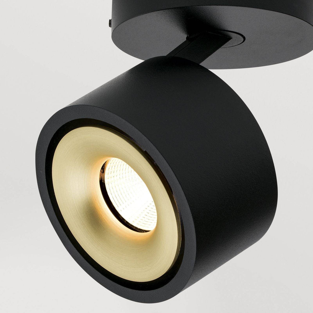 LED-Spot mit Farbtemperaturvergleich