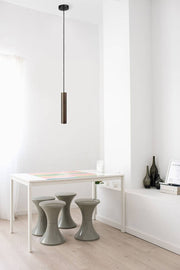 Schlichte Pendelleuchte im Esszimmer