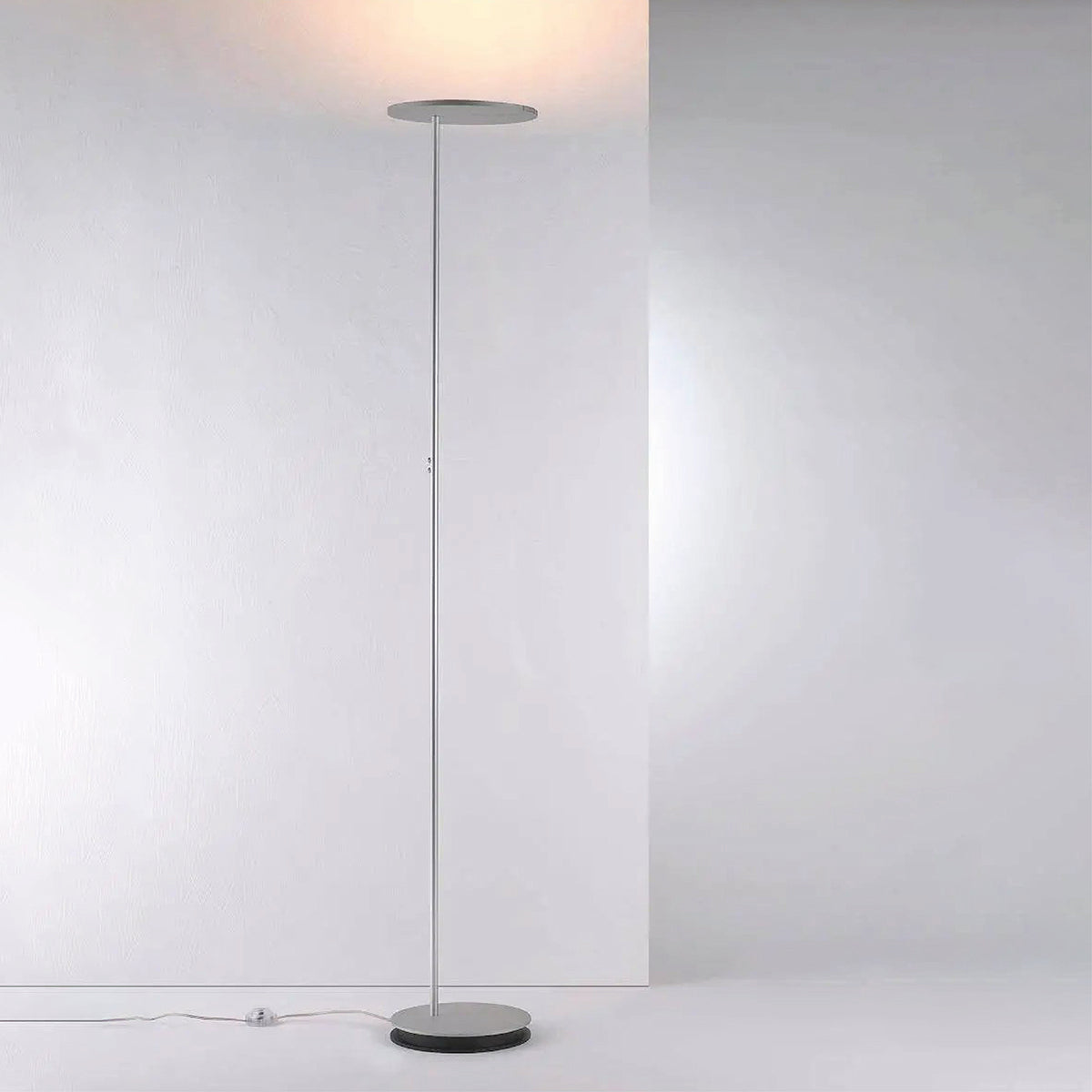 Bopp, Aura Stehleuchte, Aluminium, moderne Wohnraumbeleuchtung