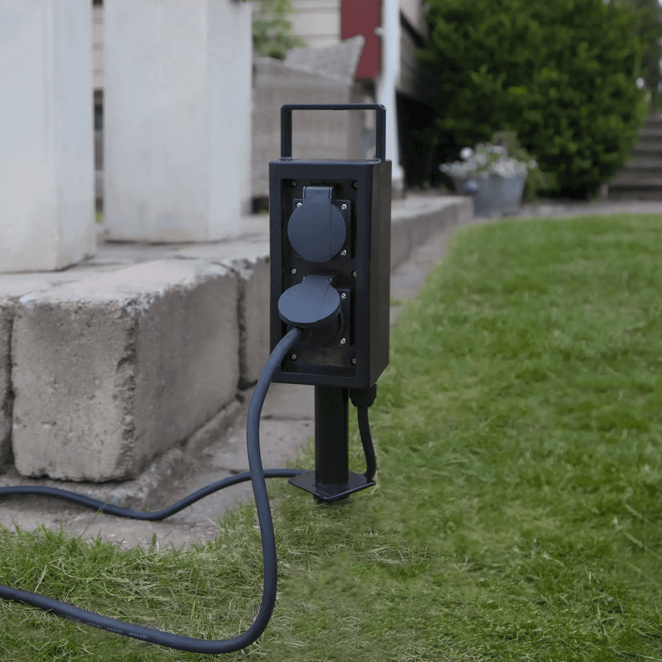Lampenwelt, Steckdosensäule Rago 2-fach mit Erdspieß, Garten unten offen, praktische Außensteckdose