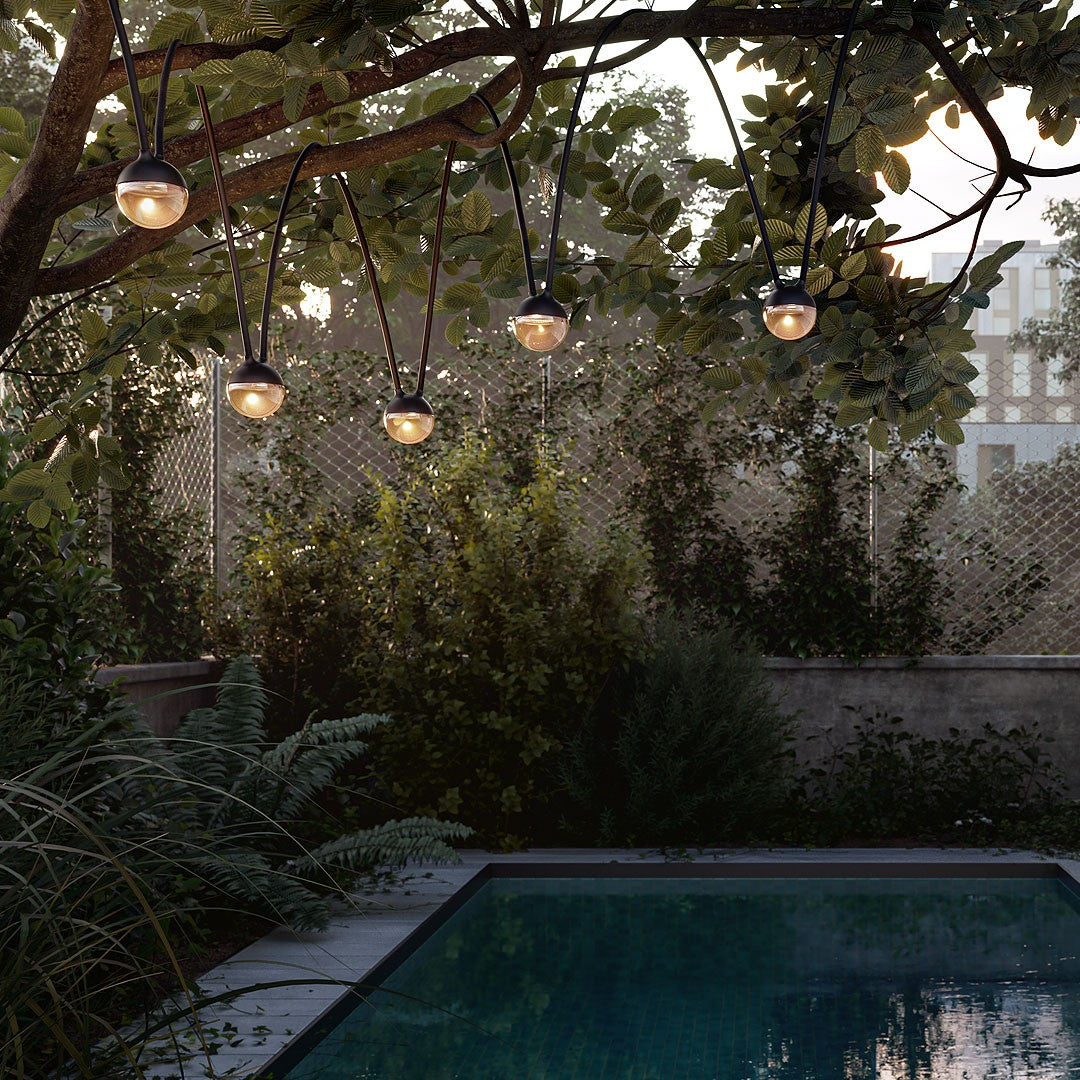 IP44.de Akku-Lichterkette cherry bubbls Powerbank, moderne Anwendung im Garten