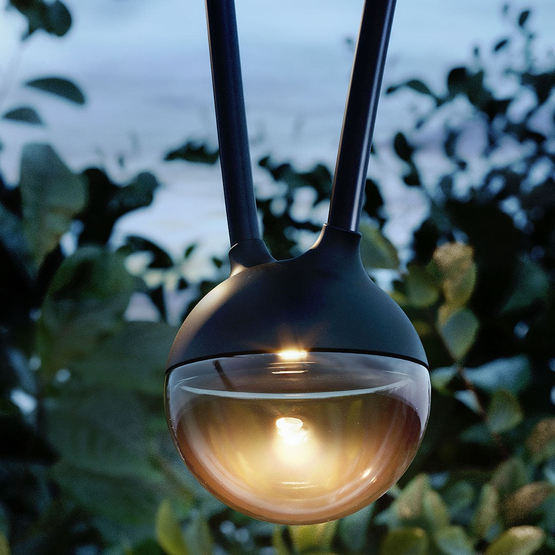 IP44.de Akku-Lichterkette cherry bubbls Powerbank, moderne Anwendung im Garten
