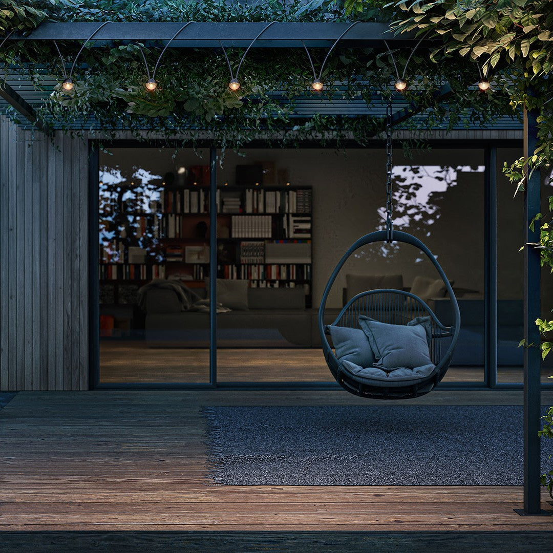 IP44.de Akku-Lichterkette cherry bubbls Powerbank, moderne Anwendung im Garten