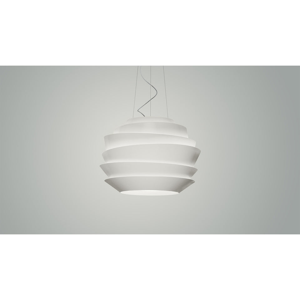Foscarini Le Soleil Pendelleuchte Weiß – beleuchteter Schirm im Ambiente