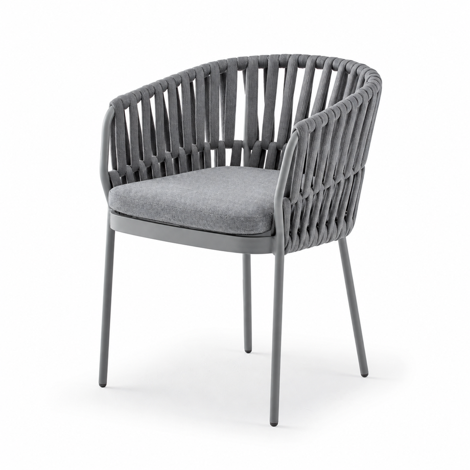 Grattoni SOHO Outdoor-Stuhl in Titanium – KI-bearbeitete Frontansicht nach Herstellerreferenz