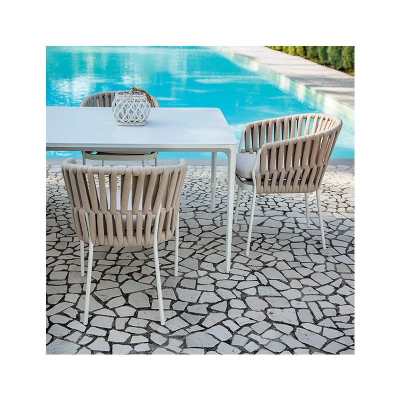 Grattoni SOHO in Weiß/Canapa am Pool – Originalaufnahme des Herstellers