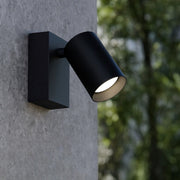 Gea Luce, Wandleuchte Nero CCT, Raumbild, stilvolle Wandbeleuchtung