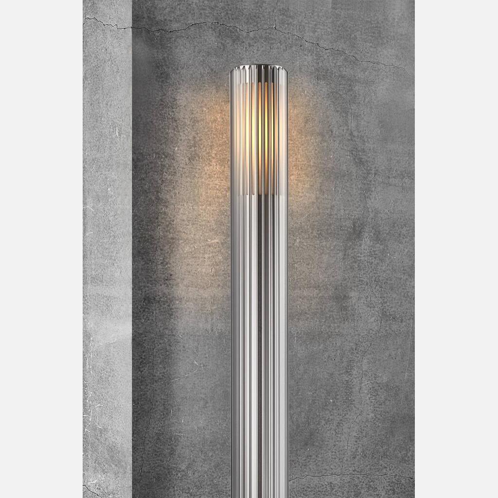 Nordlux Matrix 95 Outdoor-Standleuchte in Aluminium – beleuchtete Ansicht