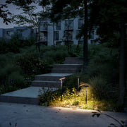 IP44.de LED Spießleuchte pad, moderne Anwendung im Garten