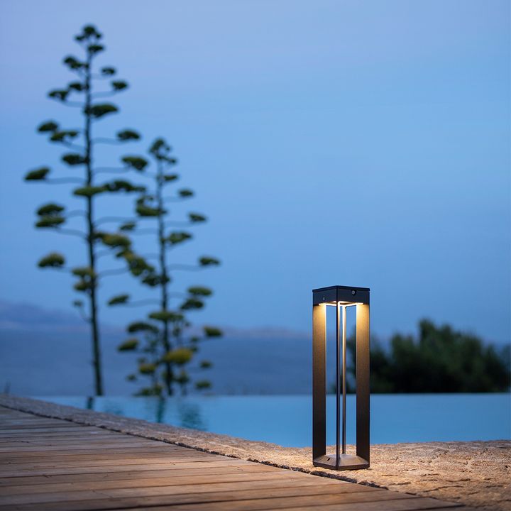 Blade solar floor lamp