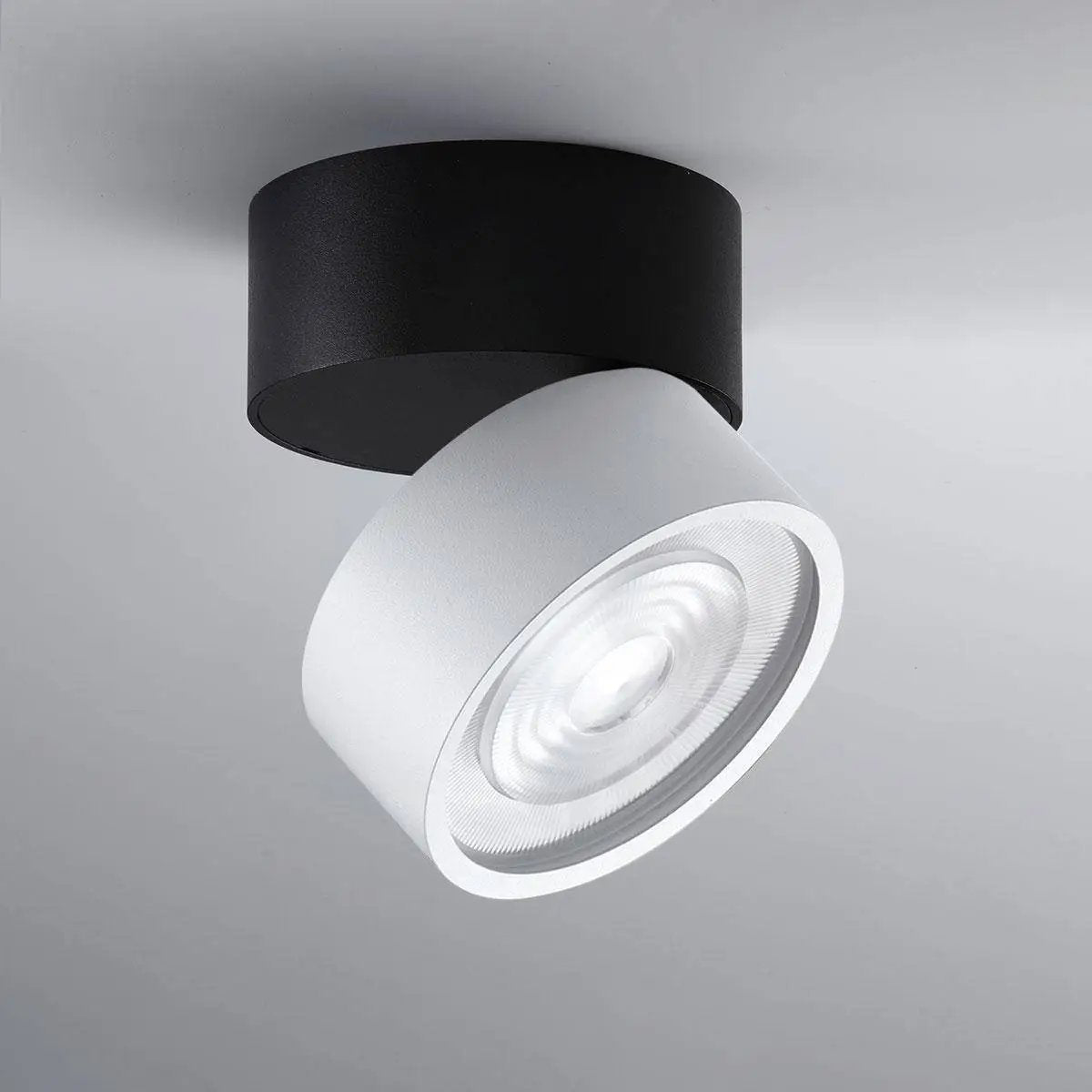 LUX-IT, Aufbaustrahler Swing Out 15,5W, Raumbild, stilvolle Deckenbeleuchtung