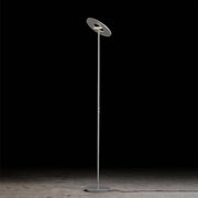 Holtkötter, Deckenfluter Nova, Raumbild, moderne Lichtlösung