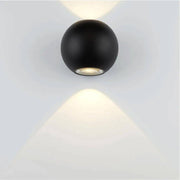 Sonluce, Wandleuchte Emma, Raumbild, moderne Außenbeleuchtung