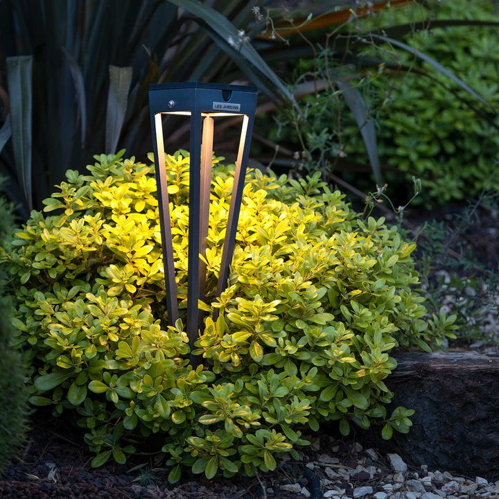 Tinka solar spike light