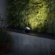 IP44.de LED Spießleuchte shot, schwarz, moderne Anwendung im Garten