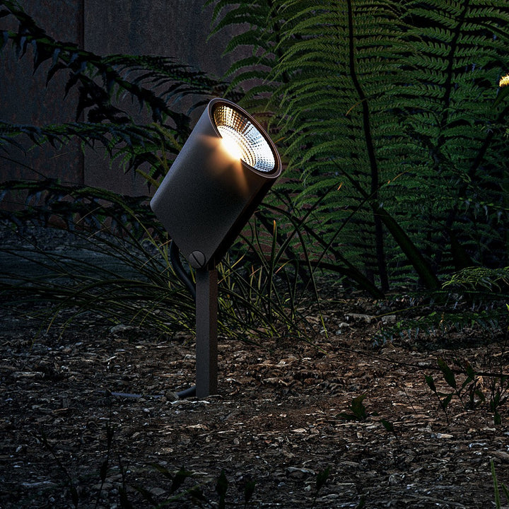 IP44.de LED Spießleuchte stic, moderne Anwendung im Garten