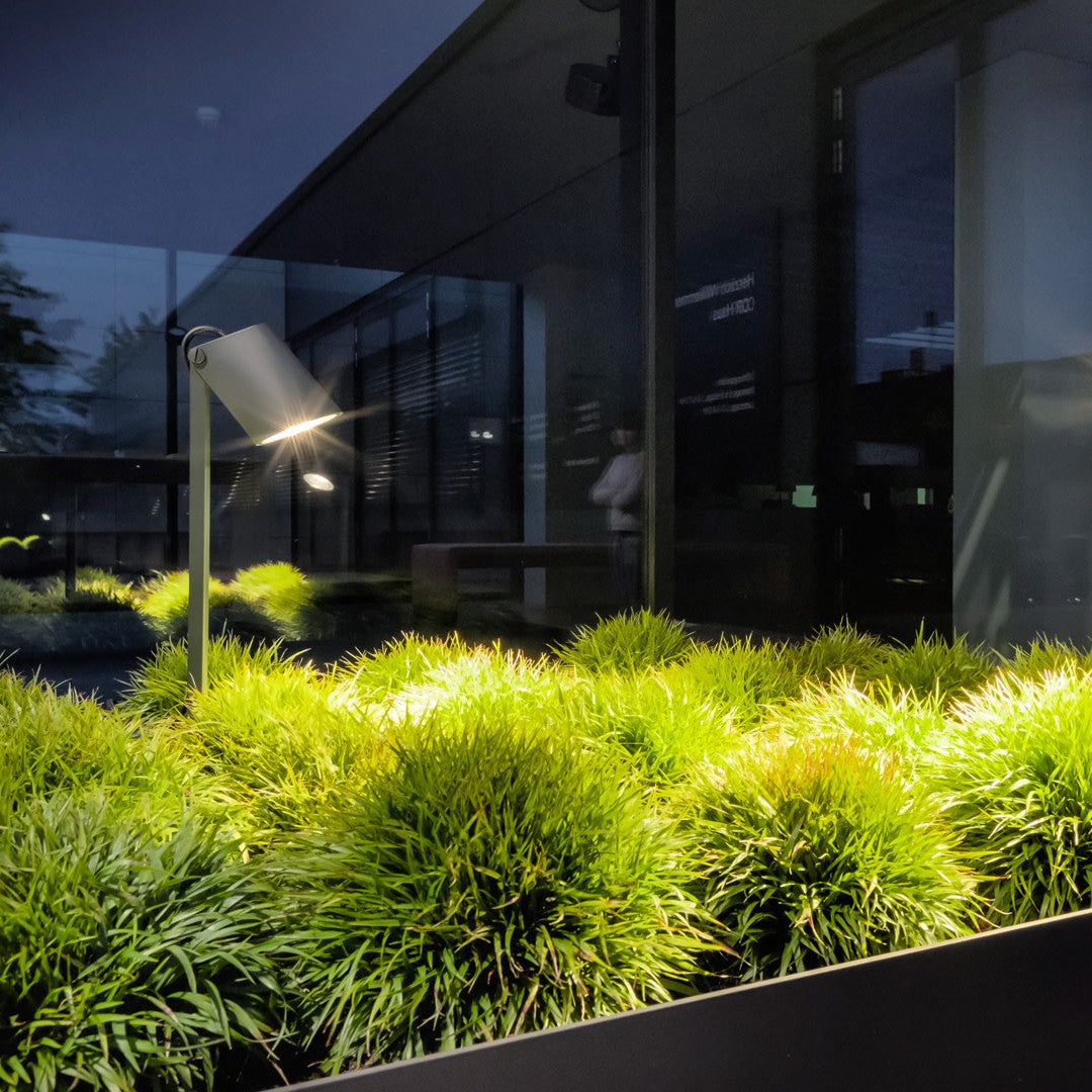 IP44.de LED Spießleuchte stic, moderne Anwendung im Garten