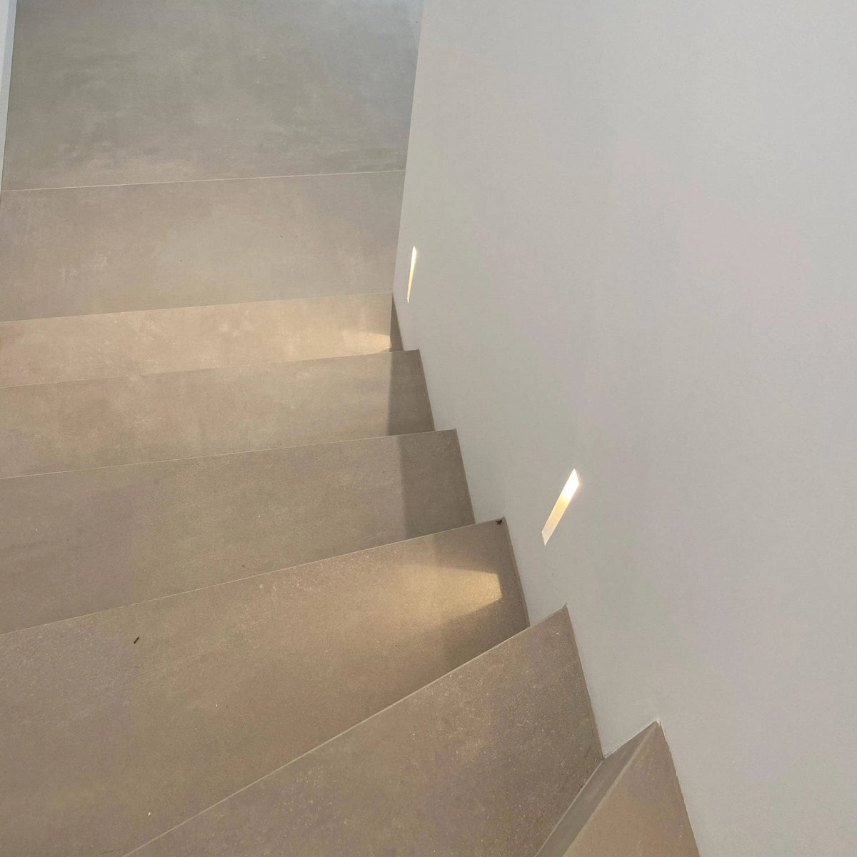 Brickinthewall, Stripp Wandeinbauleuchte, Einbausituation, moderne Lichtlösung