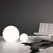 Linea Light, Aussenkugelleuchte Rondo, Raumbild, moderne Gartenbeleuchtung