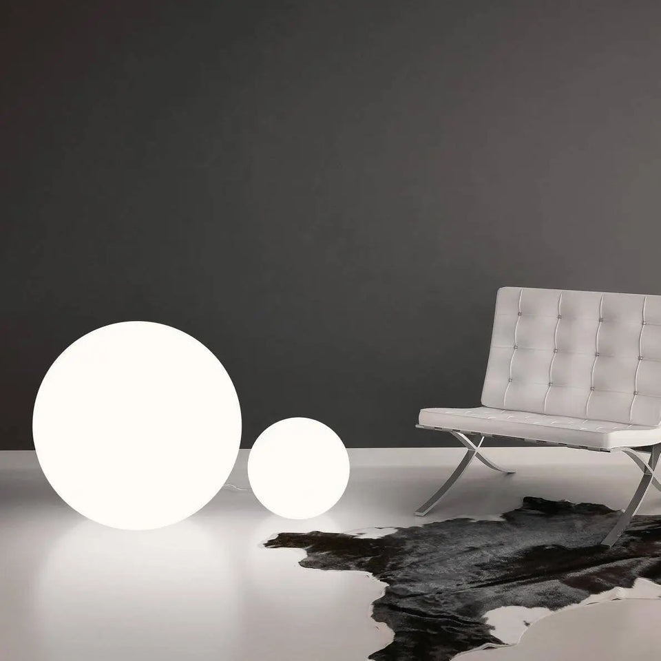 Linea Light, Aussenkugelleuchte Rondo, Raumbild, moderne Gartenbeleuchtung