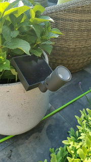 Zafferano, Spießleuchte Solar, Raumbild, mobile Außenbeleuchtung