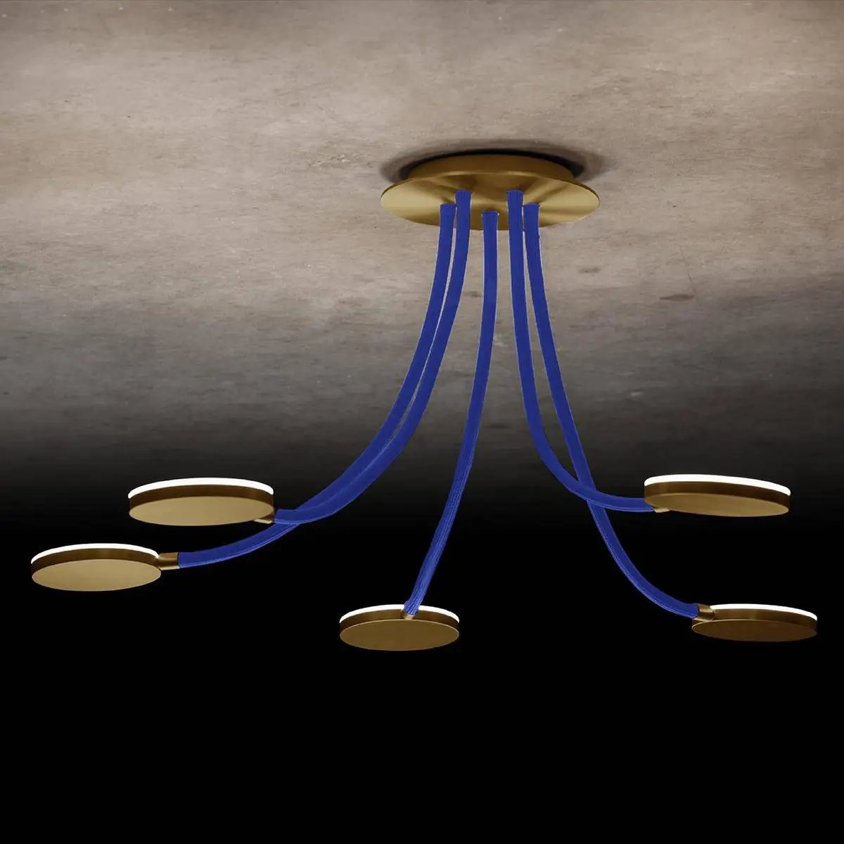 Holtkötter, Deckenleuchte Flex D5, Messing Blau, flexible Lichtgestaltung