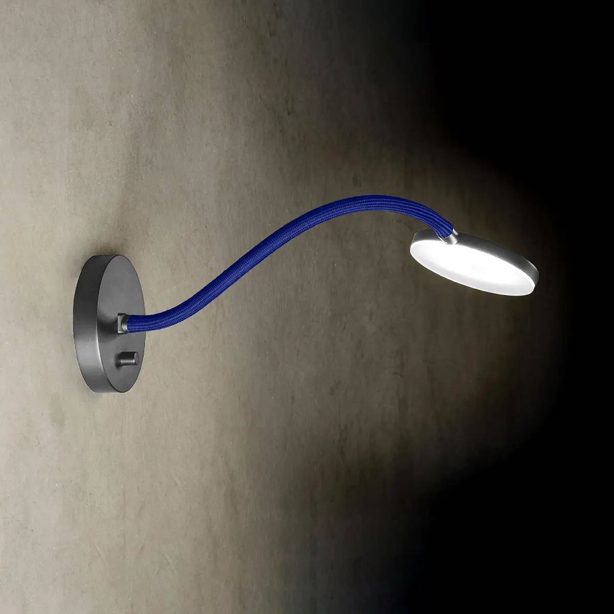 Holtkötter, Wandleuchte Flex W, Aluminium Blau, hochwertige Raumbeleuchtung