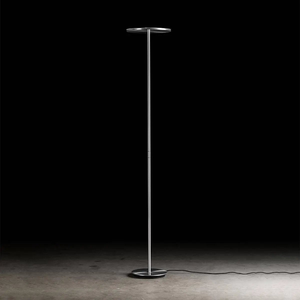 Holtkötter, Deckenfluter Plano, Aluminium, hochwertige Raumbeleuchtung