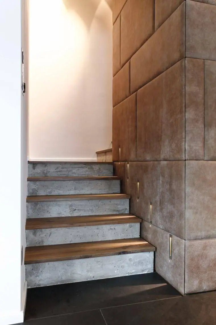 DLS Lighting, Wandeinbauleuchte Split, Raumbild, moderne Treppenbeleuchtung
