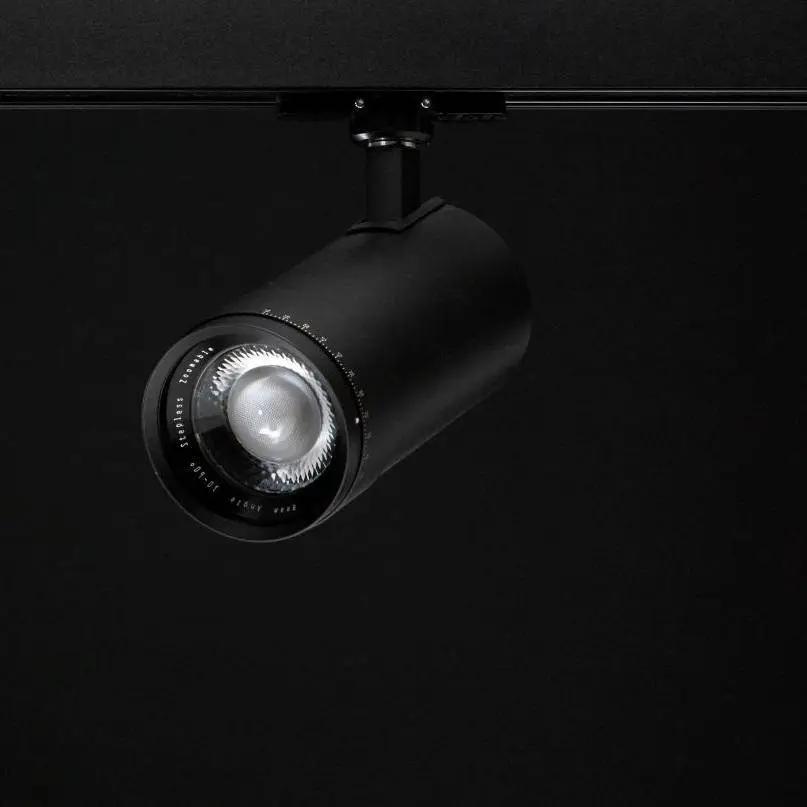 Projecteur sur rail triphasé LuxZoom, noir