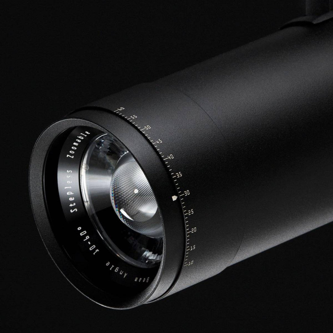 Projecteur sur rail triphasé LuxZoom, noir